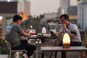 Le Moon Rooftop place picture
