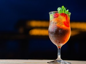 Sora Rooftop Bar at Hotel Okura Manila place picture