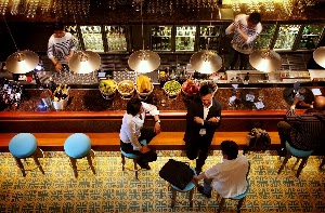 Eyebar place picture